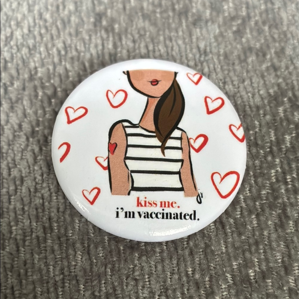 Kiss Me I'm Vaccinated Button - Picture 1 of 2